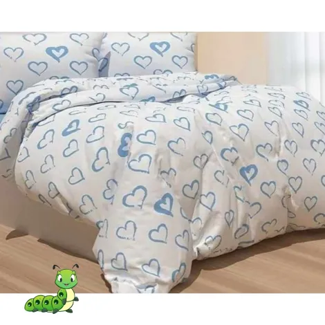 Posteljina bela sa plavim srcima