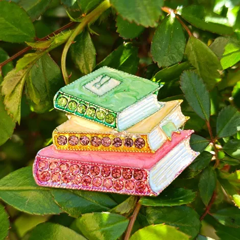 Broš model "Books"